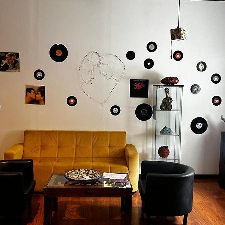 Feel At Home Guest House โอวาร์ ภายนอก รูปภาพ