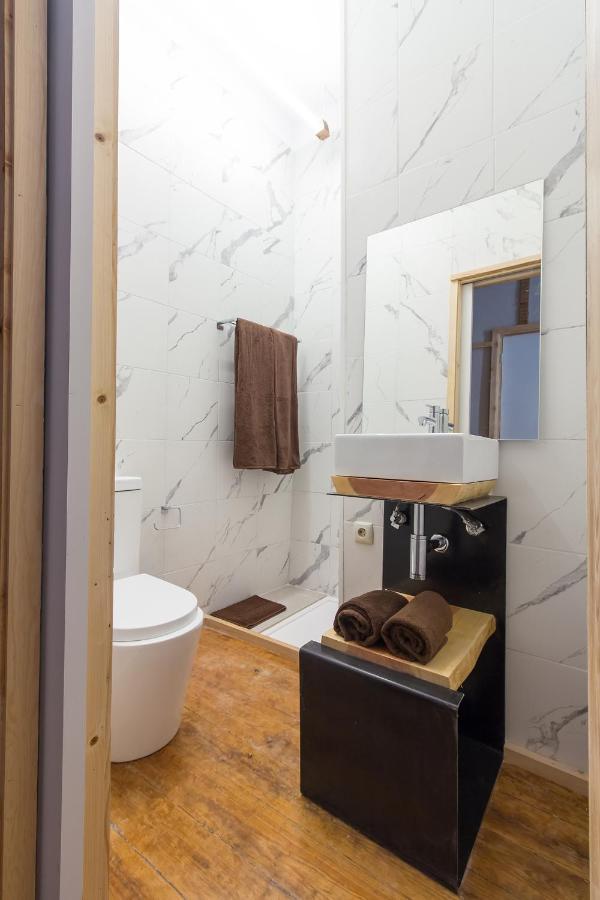 Feel At Home Guest House โอวาร์ ภายนอก รูปภาพ