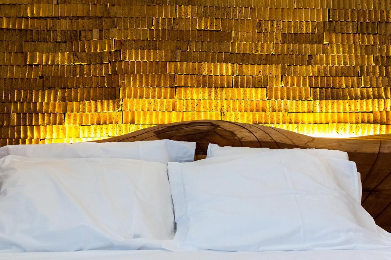 Feel At Home Guest House โอวาร์ ภายนอก รูปภาพ