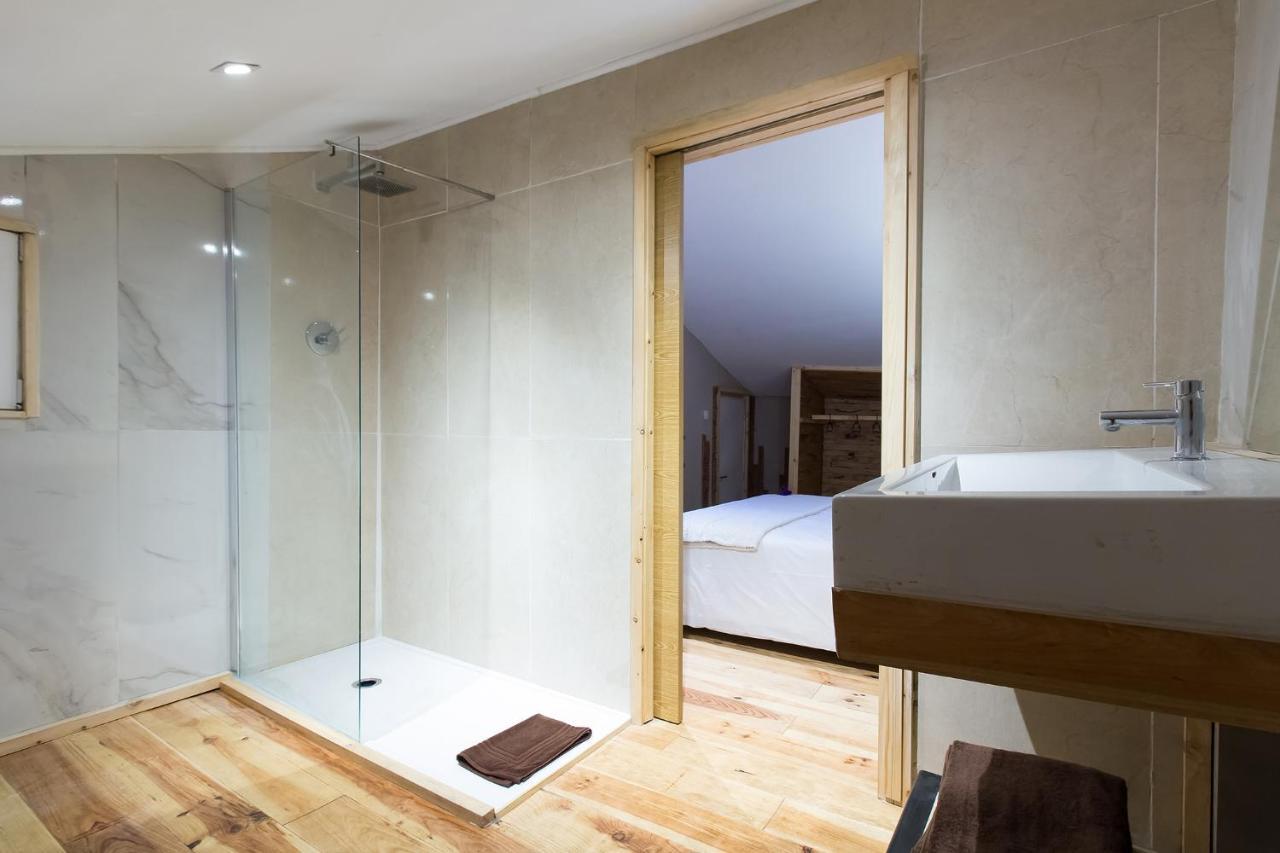 Feel At Home Guest House โอวาร์ ภายนอก รูปภาพ