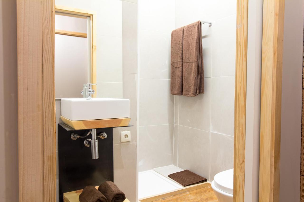 Feel At Home Guest House โอวาร์ ภายนอก รูปภาพ