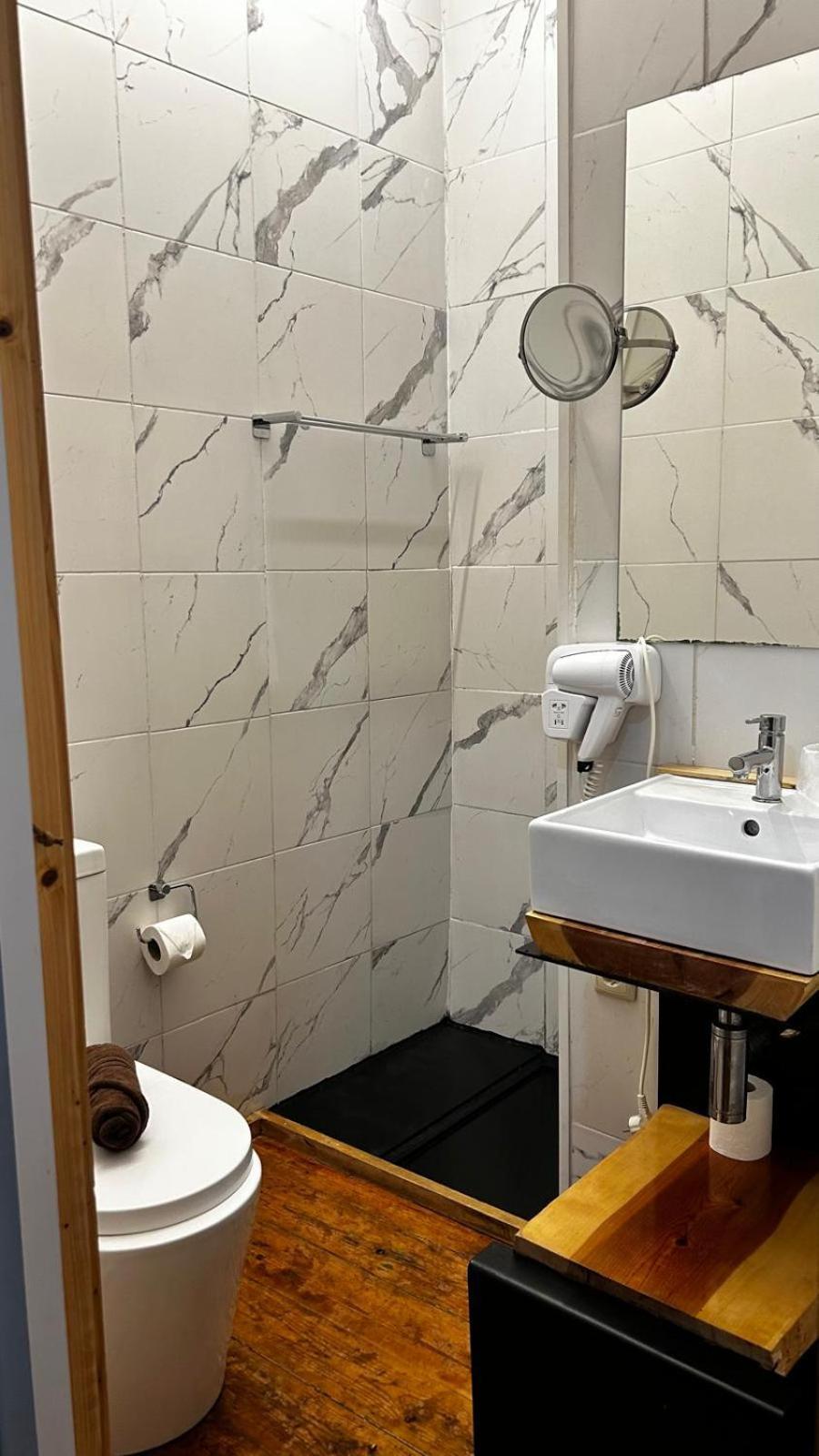 Feel At Home Guest House โอวาร์ ภายนอก รูปภาพ