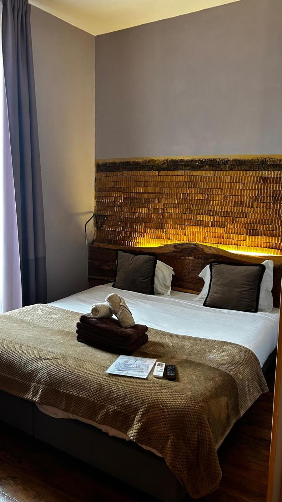 Feel At Home Guest House โอวาร์ ภายนอก รูปภาพ