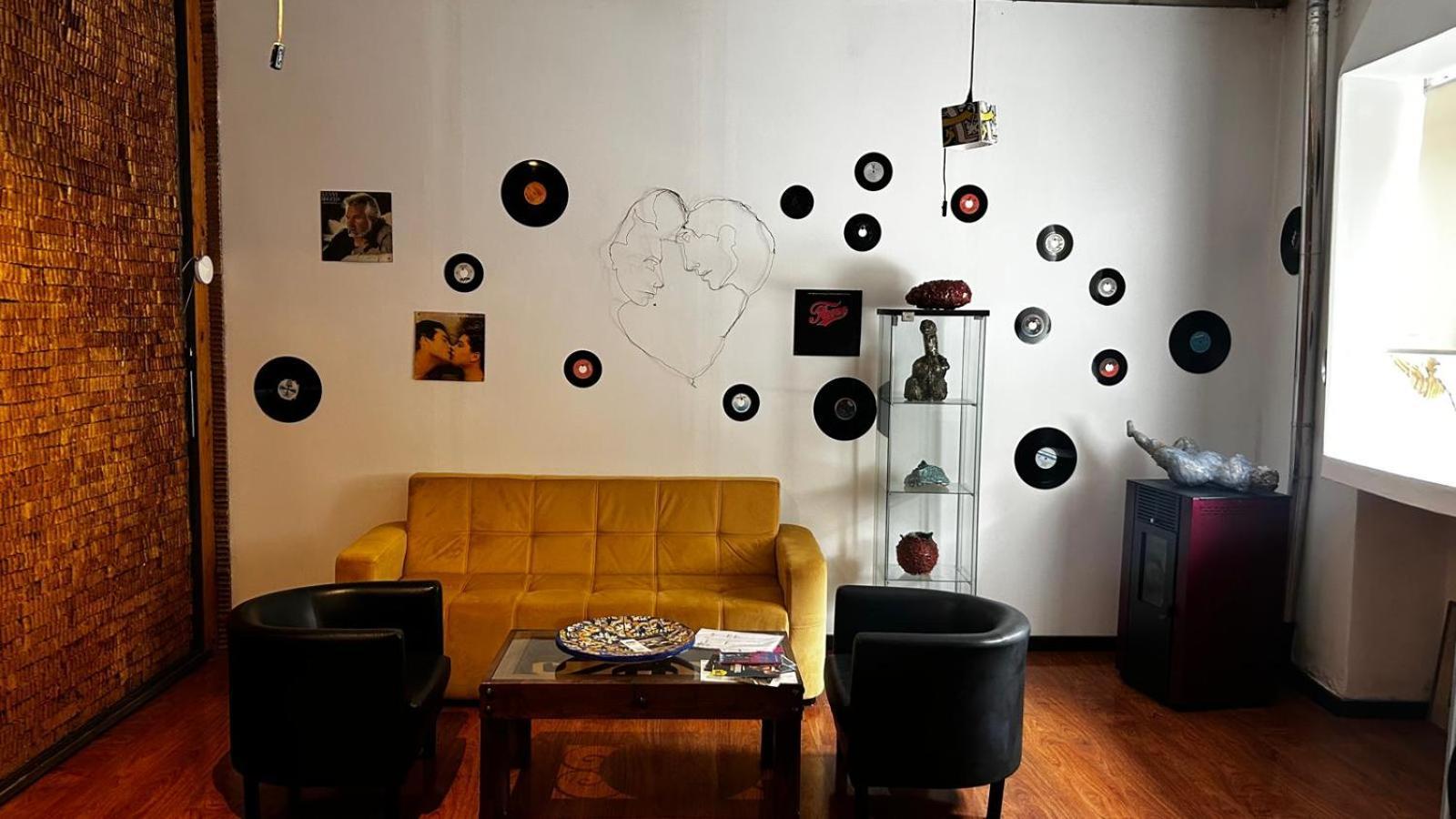 Feel At Home Guest House โอวาร์ ภายนอก รูปภาพ